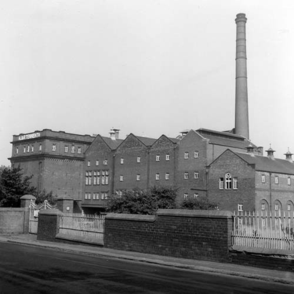 A view of the Castle Brewery in the 1960s. &copy; John Hume, 2015