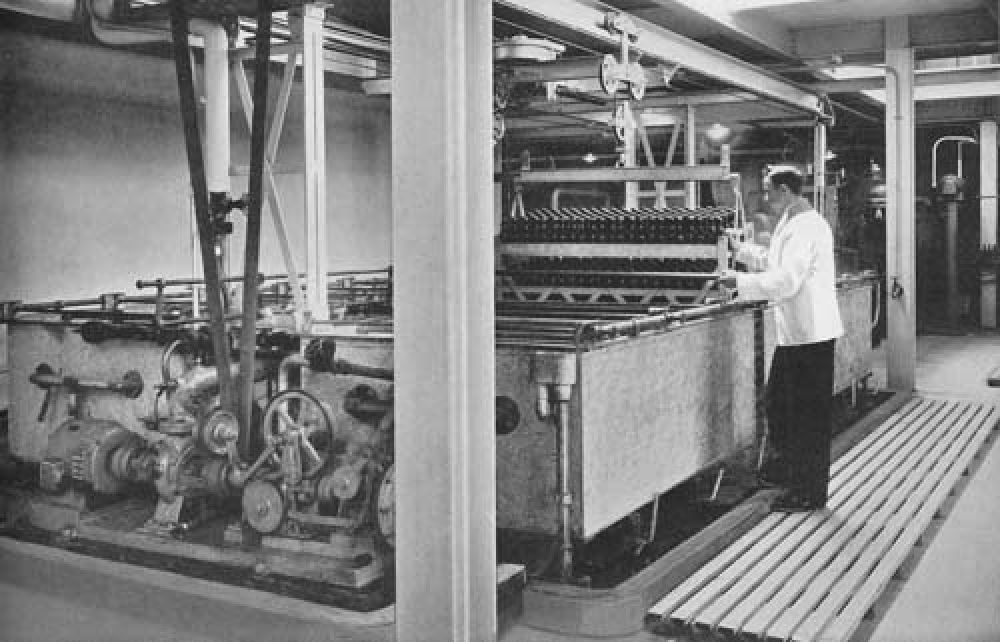 The pasteurisation line in 1940.