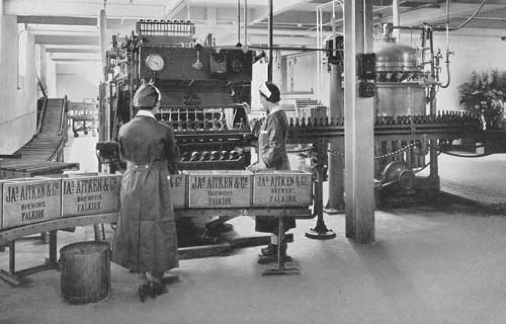 The bottling line in 1940.