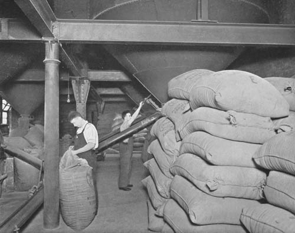 The malt room in 1940.