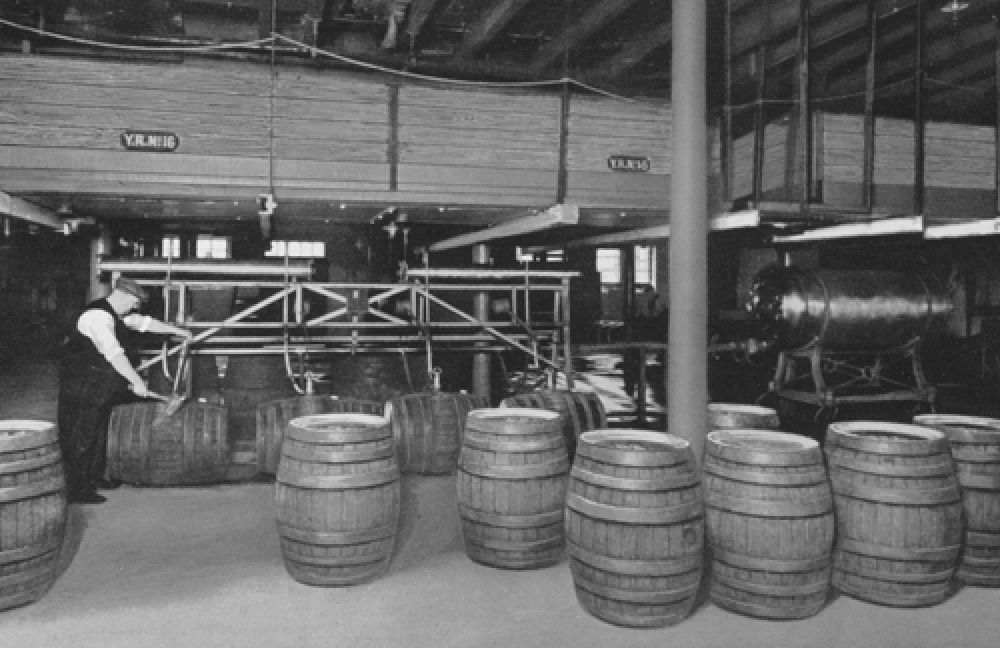 The racking cellar in 1940.