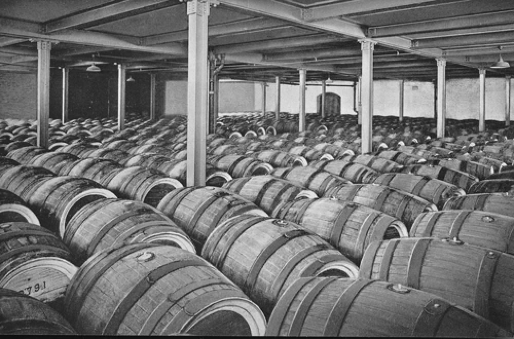 The beer cellar in 1940.