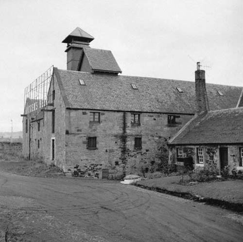 The maltings from the north-west in the 1960s. © John Hume, 2016.