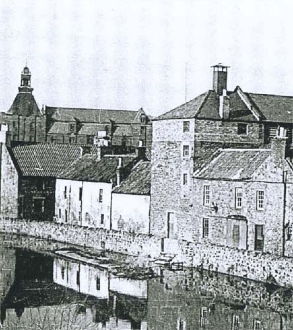 The Nungate Brewery (white buildings on the right) looking up the Tyne.