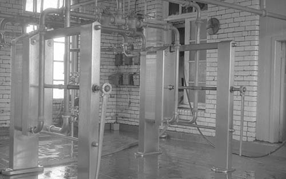 Paraflow heat exchangers in the Thistle Brewery in the 1960s. &copy; John Hume, 2015