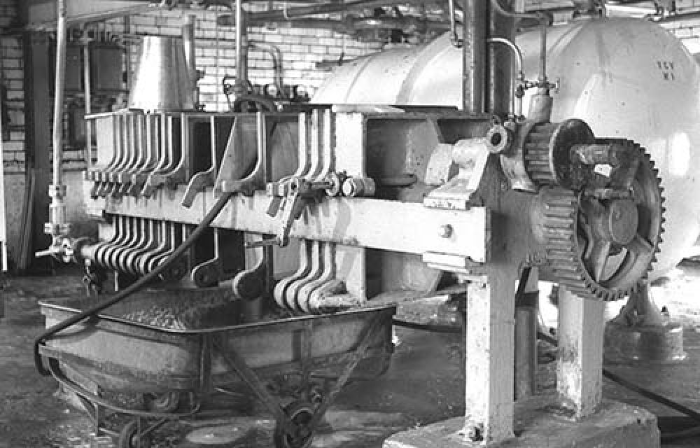 A yeast press in the Thistle Brewery in the 1960s. &copy; John Hume, 2015