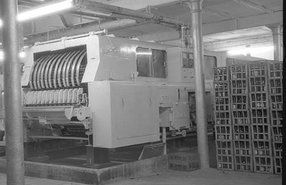 Bottle washing equipment in the Thistle Brewery in the 1960s. &copy; John Hume, 2015